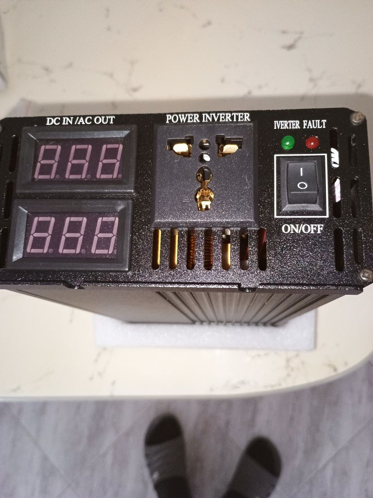 ИНВЕНТОР 24v-220v СИНУСОИДЕН НОВ за камион