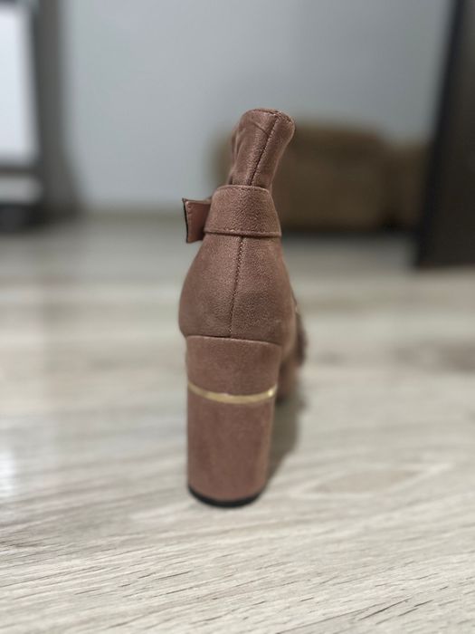 Дамски боти:елеганти, велурени