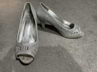 Сребърни обувки с ток