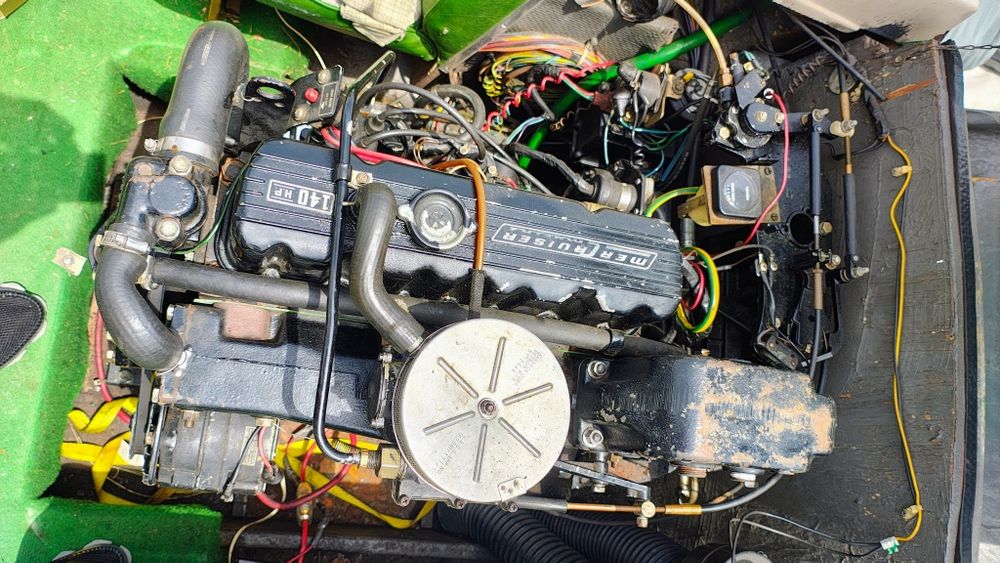 Barcă cu motor onboard, 140CP cu peridoc propriu
