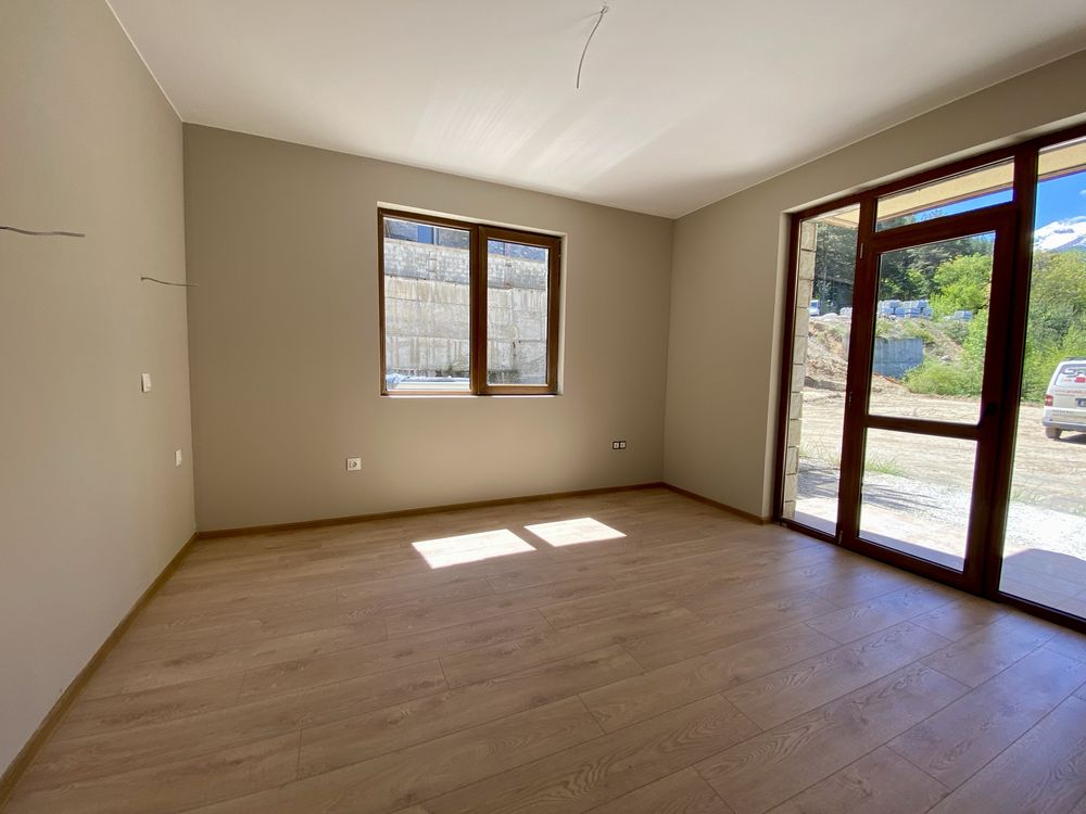 Двустаен необзаведен апартамент за продажба в СПА комплекс в Банско
