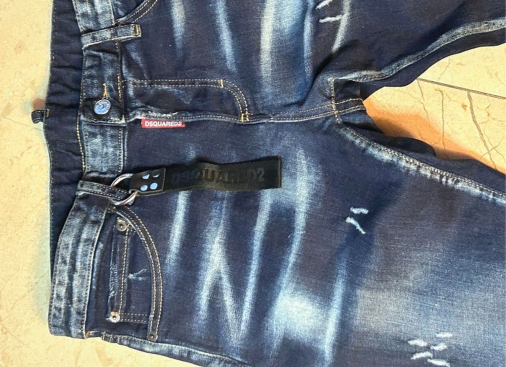 Blugi DSQUARED2, niciodata purtati