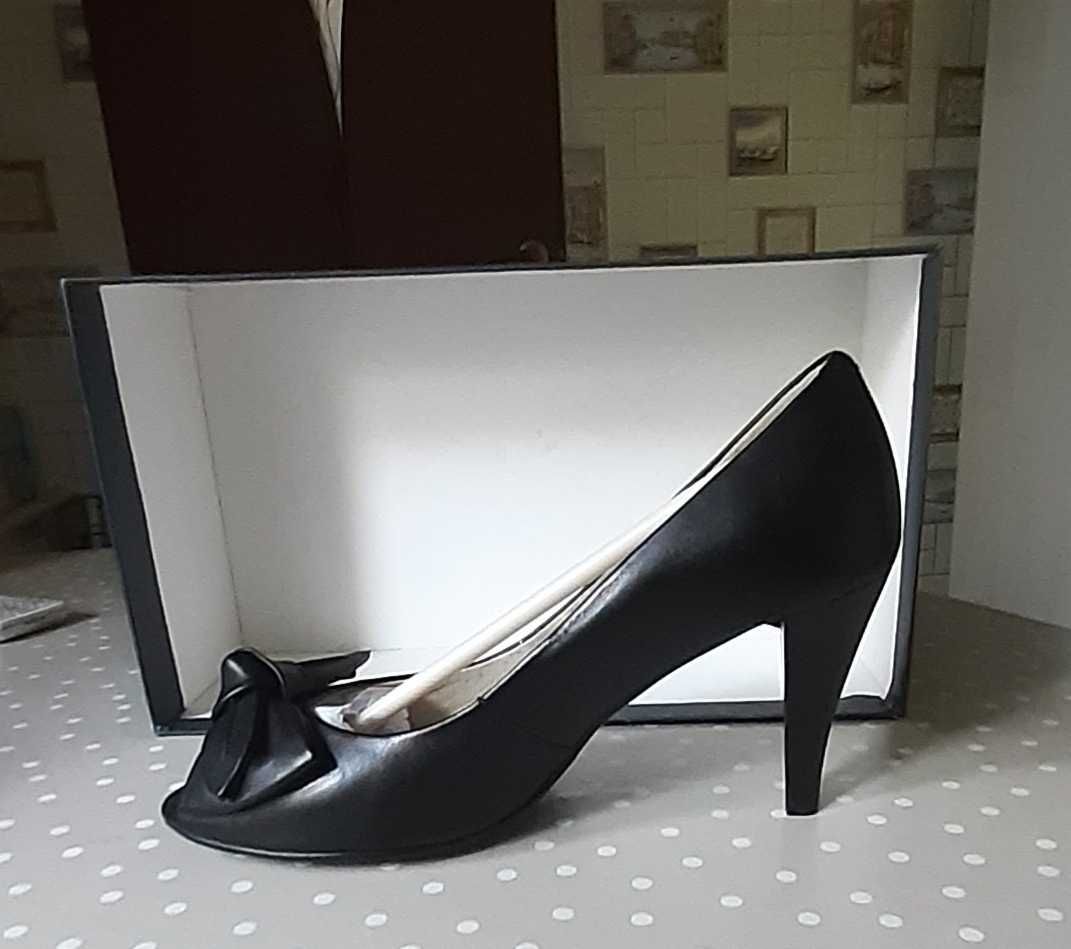Туфли женские, черные, размер 34