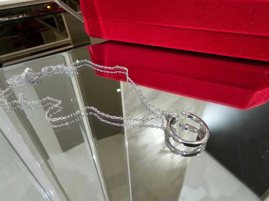 CARTIER Nail Juste un Clou Silver Diamonds Pendant Дамско Колие Пирон