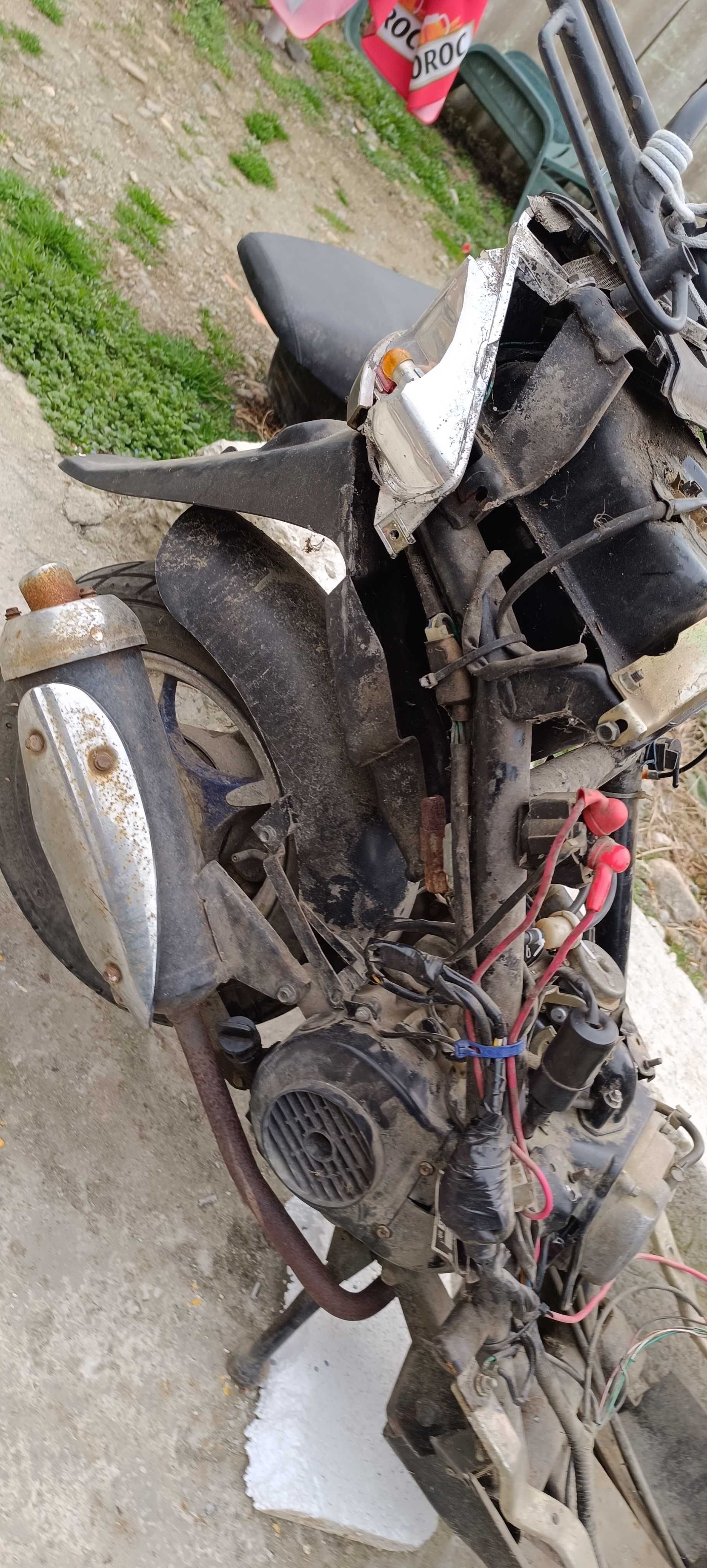 Vând cadru scuter cu motor,carburator și restu funcțional