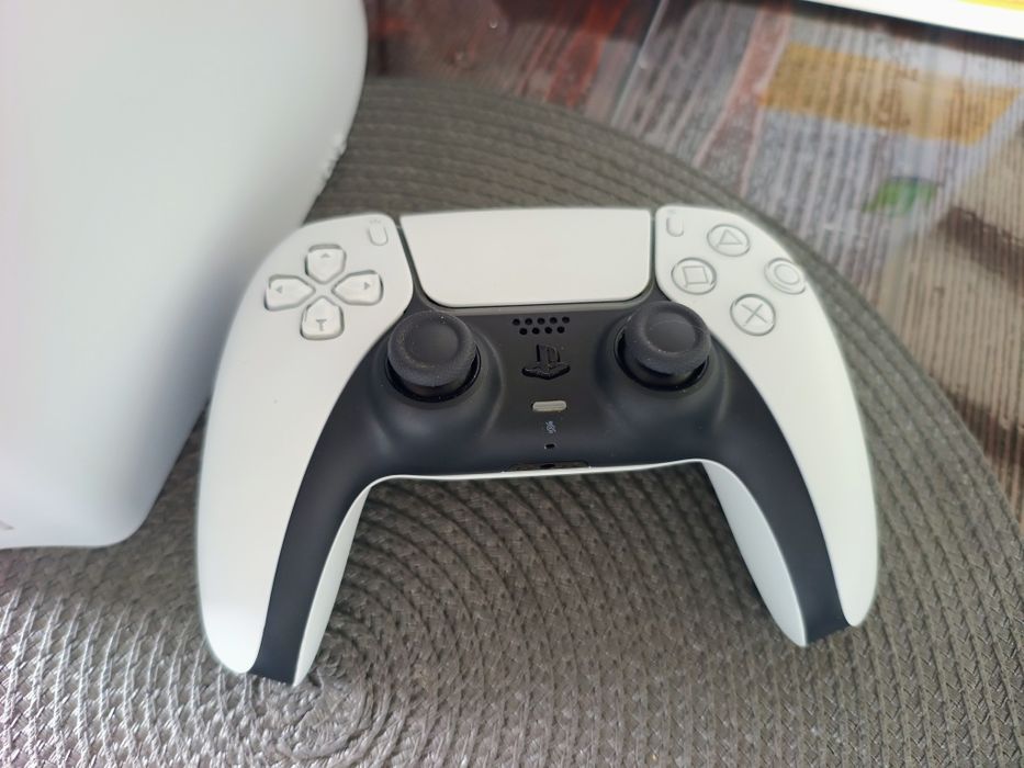 Vând PS5 Slim DiskEdition cu toate accesoriile