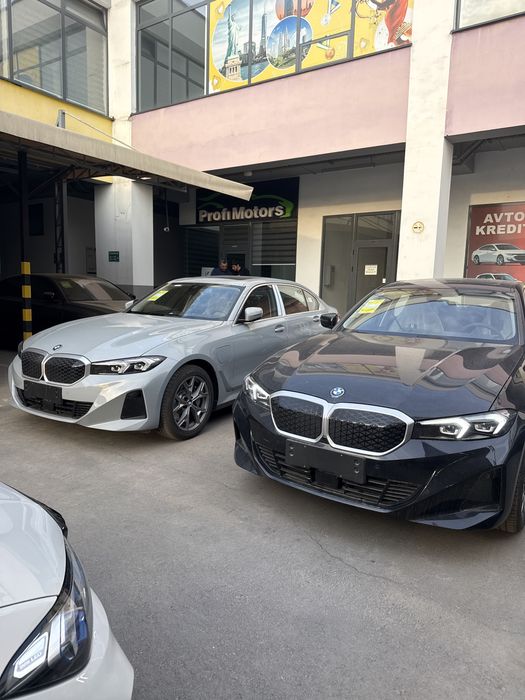 BMW i3 35L yili 2025 qora va narda grey bor