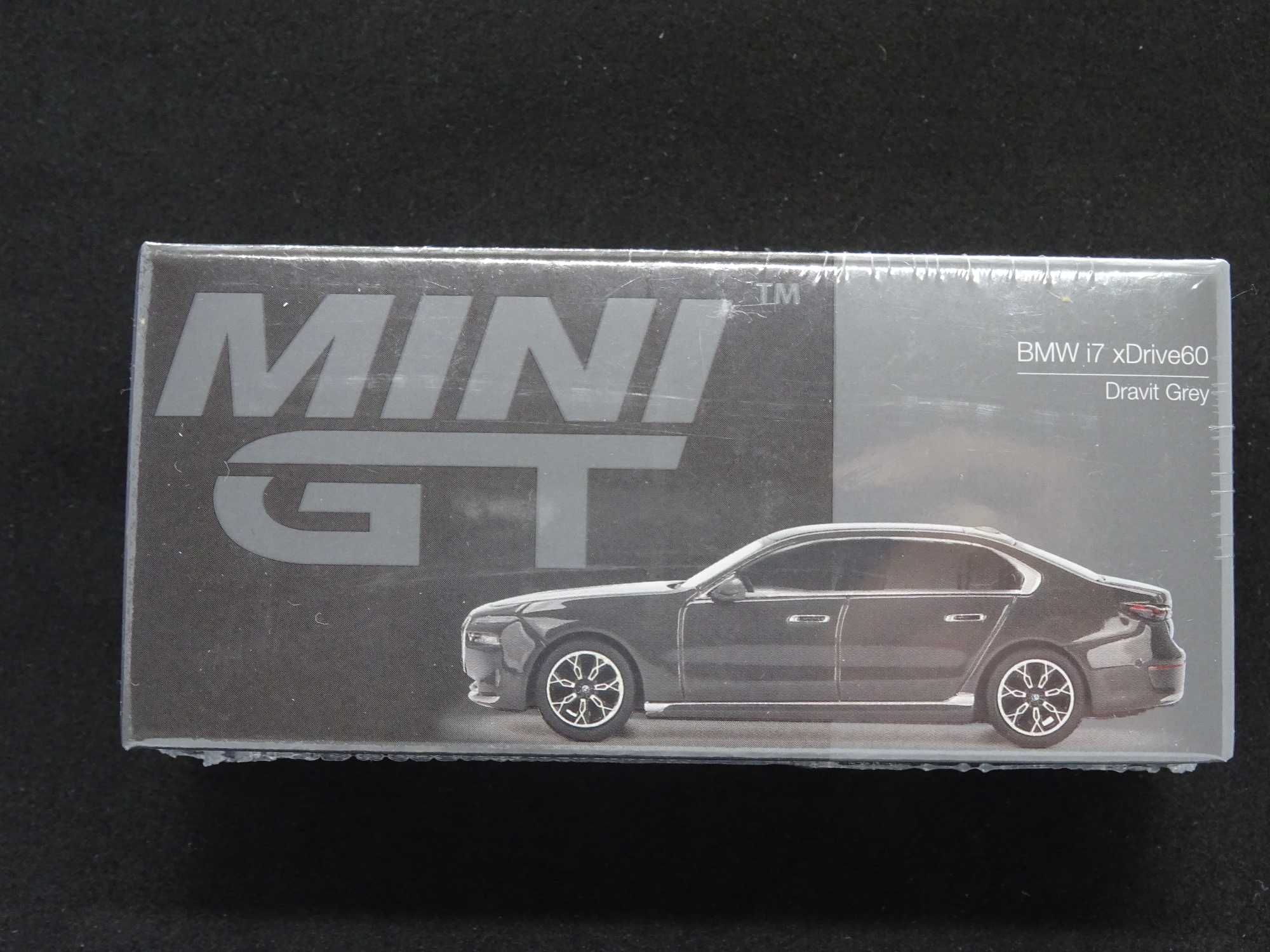 Macheta BMW seria 7 i7 xDrive60 MiniGT 1:64