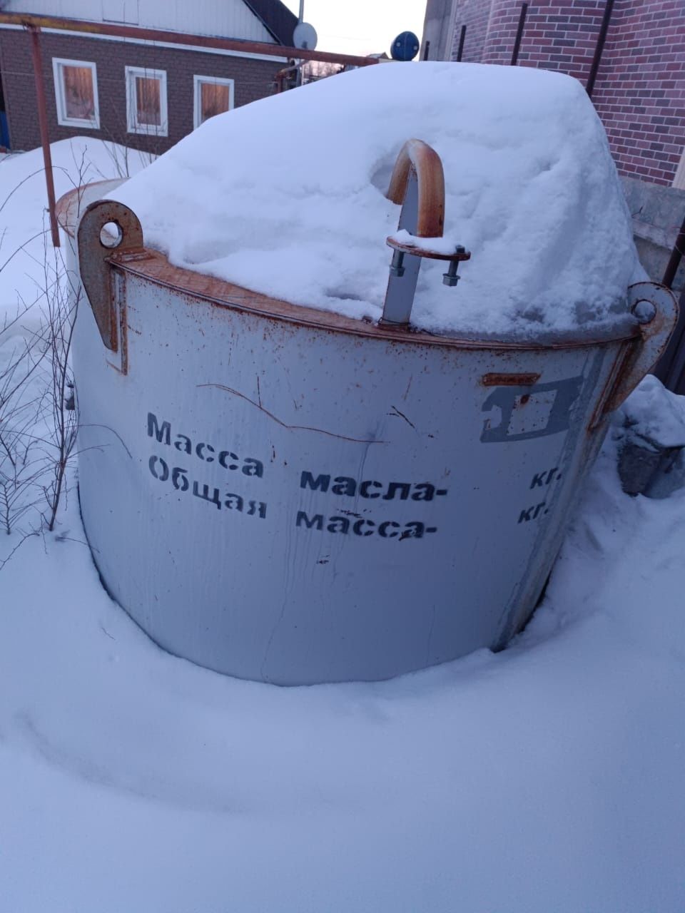 Продам ёмкость 1 тонна.