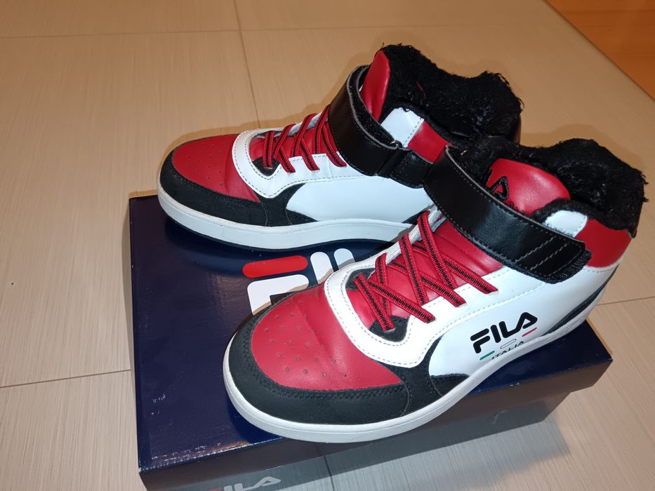 Есенно-зимни юношески сникърси Fila