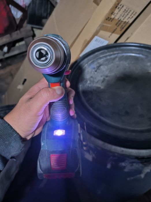 Винтоверт бормашина Bosch (без зарядно)
