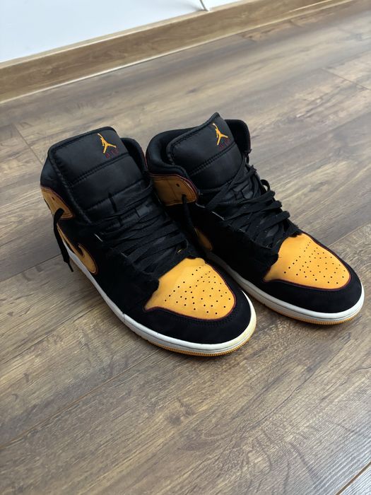 Jordan 1 Mid Orange Vivid