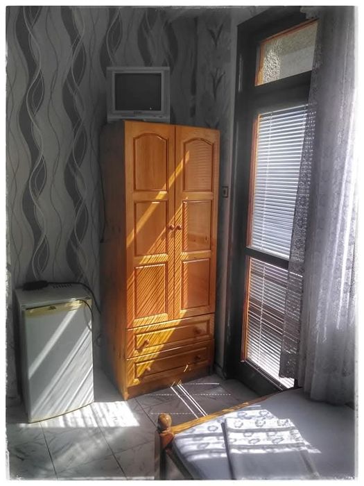 Чамови легла, гардероби, нощни шкафчета