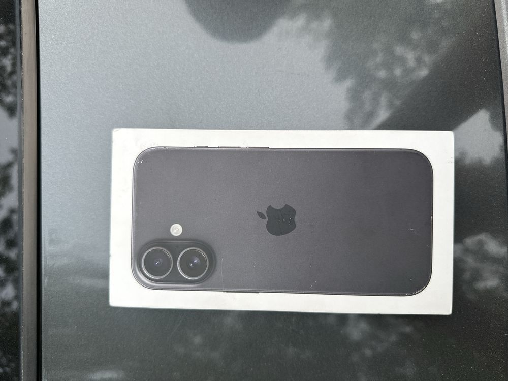 Iphone 16 chorniy