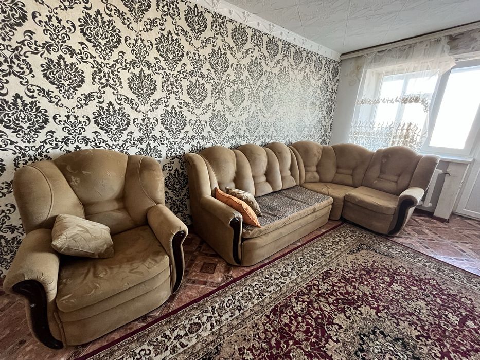 Отдам даром диван с одним креслом