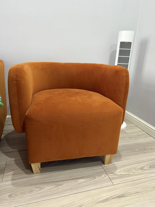 Кресло в зал оранжевый