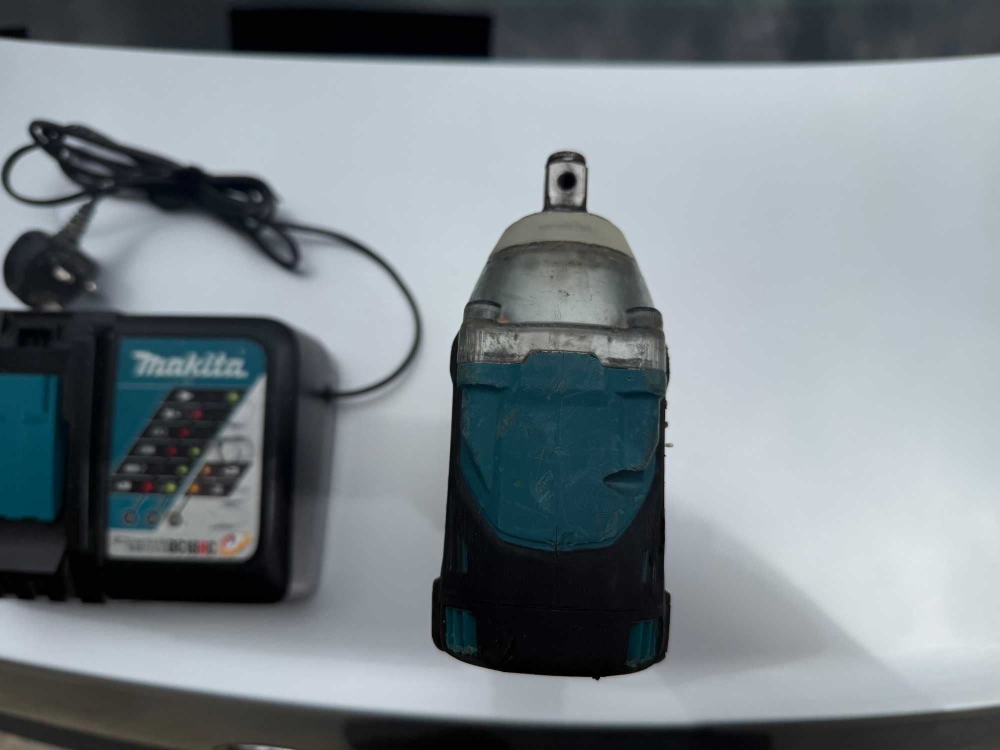 Makita DTW300 Гайковерт