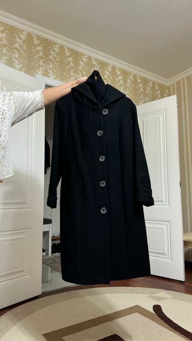 Пальто осеннее с капюшоном