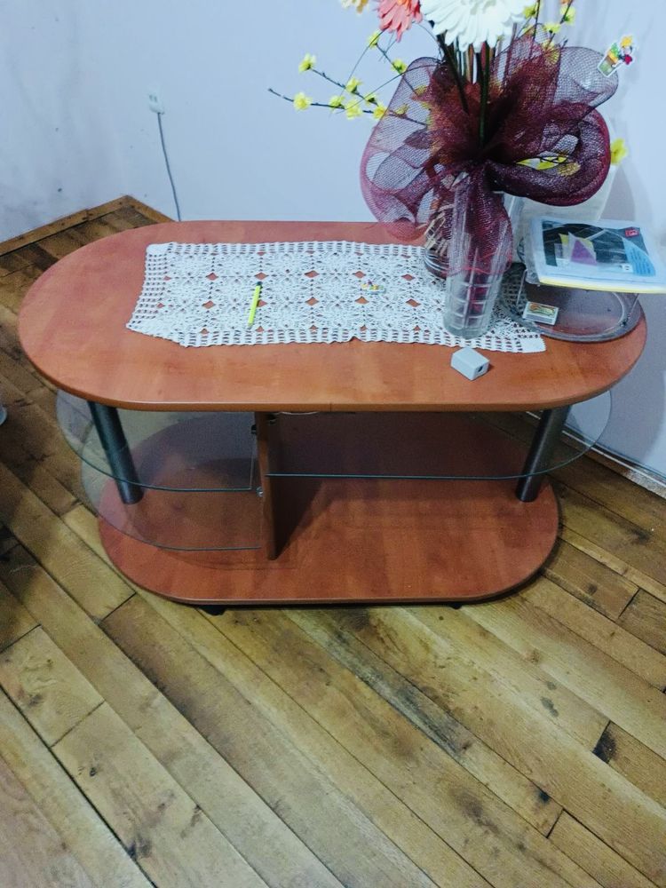 Дървена холна маса