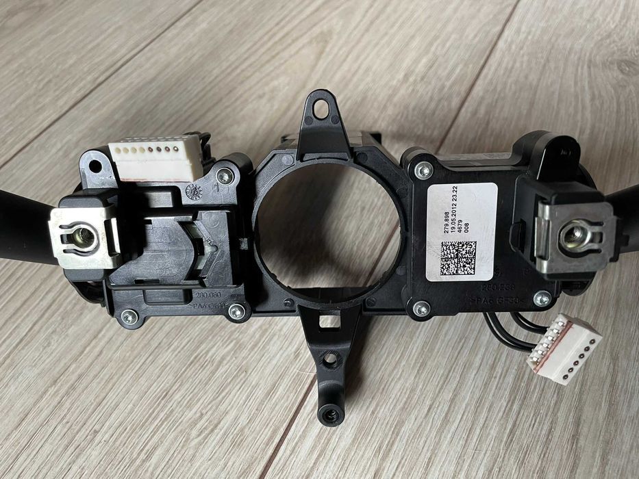 Конзола с лостчета за мигачи / чистачки vw golf, caddy, tiguan 2012