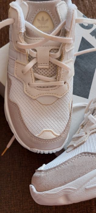 Adidași adidas piele, nr.33, aproape noi!