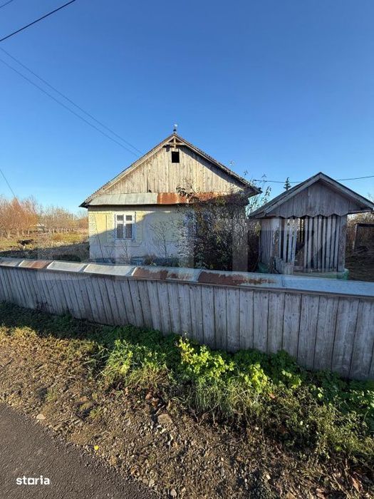 Casa batraneasca, 50 mp si teren intravilan 4900 mp, Udesti