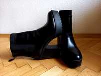 Botine cu toc si platformă Stradivarius