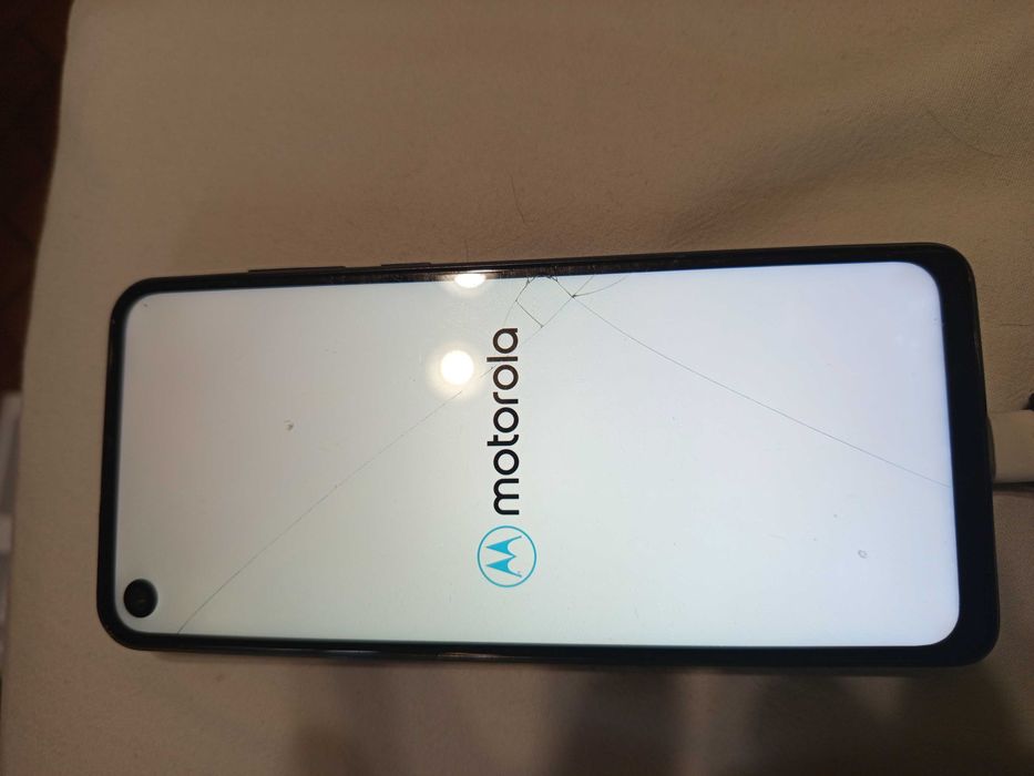 Моторола дисплея е спукан не пречи