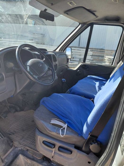 Ford Tansit 2.4L 6 locuri basculabila