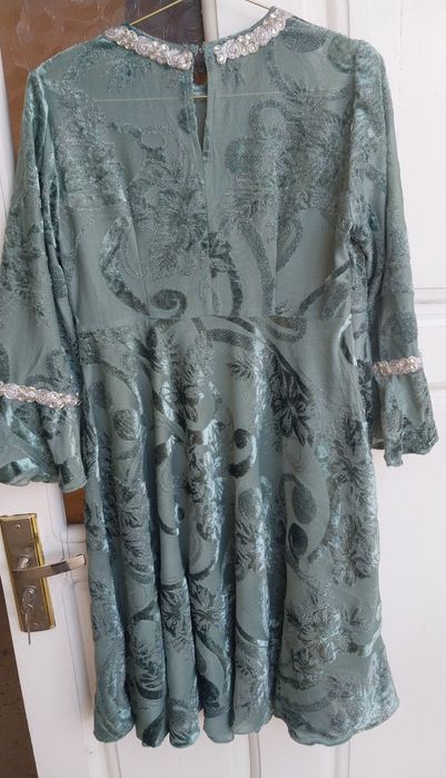 Koʻylak, lozim. Yangidek turibdi