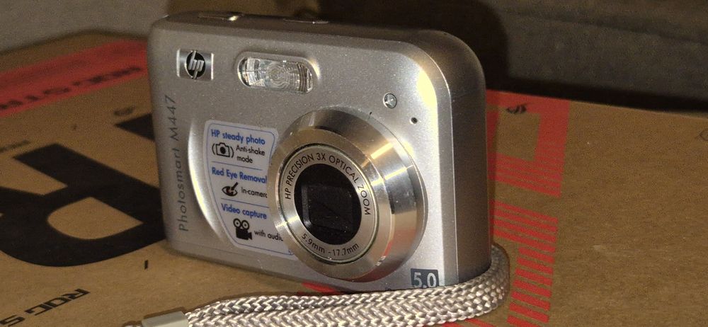 Camera foto/video digitala HP Photosmart M447