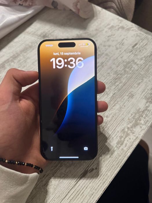 Vând iPhone 15 pro