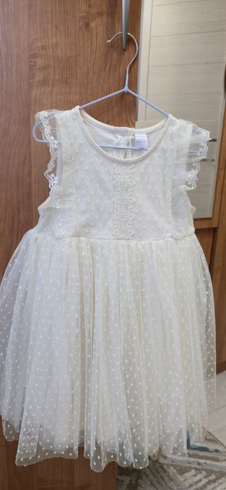 Продам платье на 5-6 лет