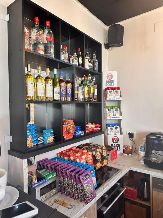 Set complet mobilier pentru bar sau cafenea