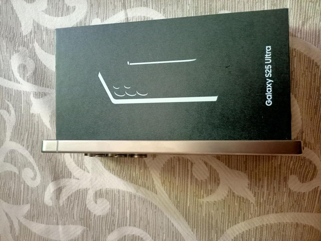 Продавам / Бартер Samsung Galaxy S25 Ultra  256GB 12RAM