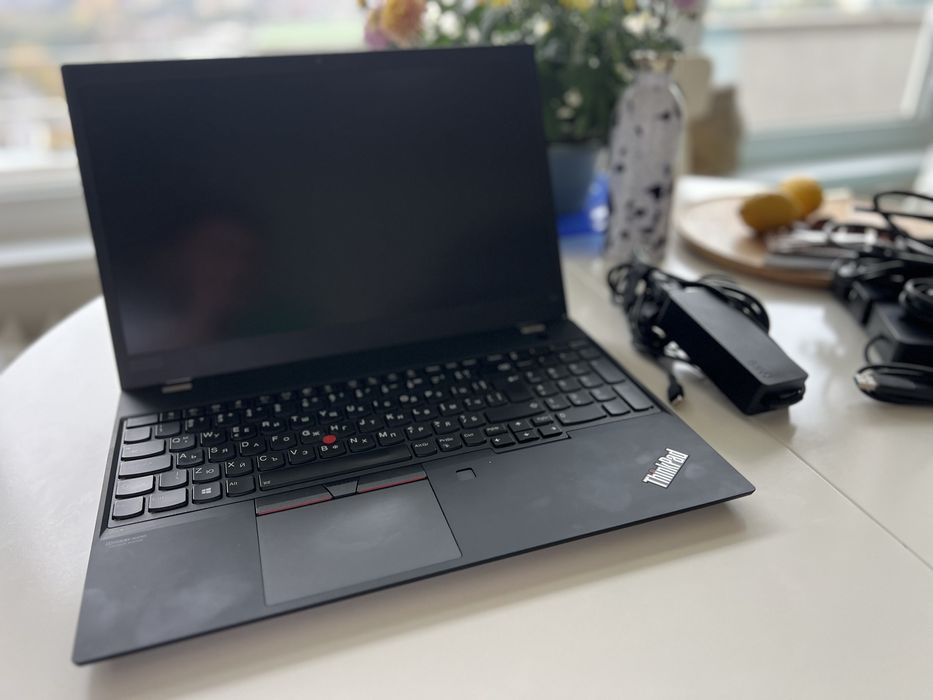 Лаптоп Lenovo Thinkpad T15 Gen 1 i7 32GB RAM Windows 11