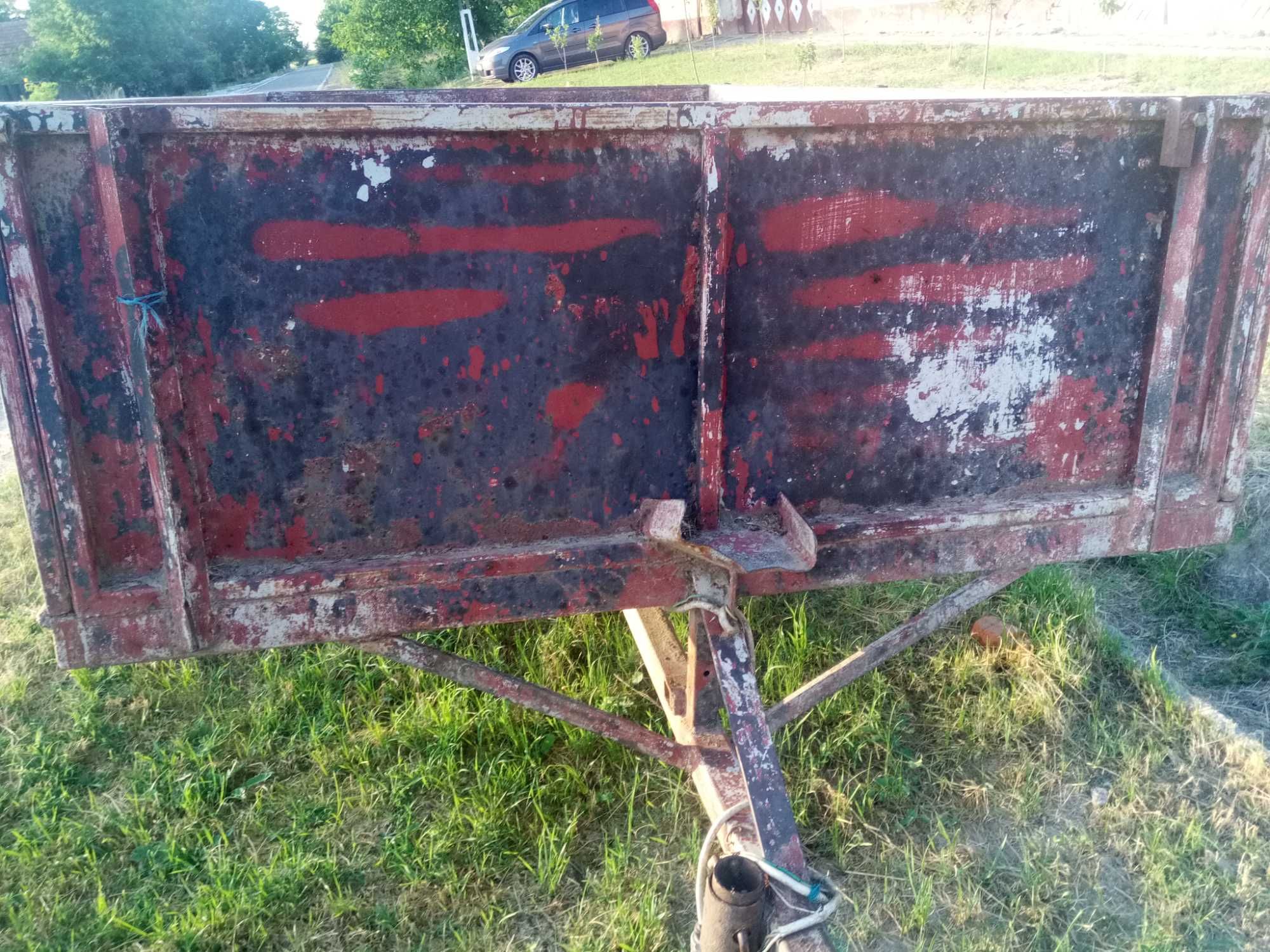 Vând  plug reversibil cu două trupițe și două remorci