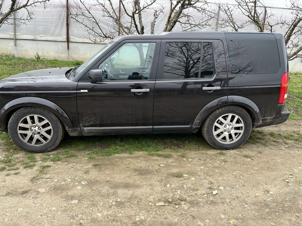 Vand land rover discovery 3pentru piese ,nu porneste