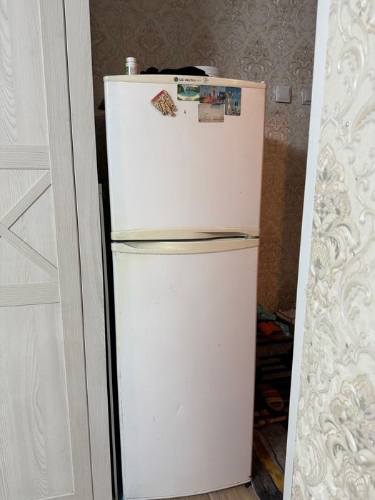 Продам холодильник Lg старый но в хорошем рабочем  состоянии