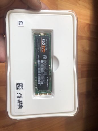 Vand SSD marca Samsung 860 evo