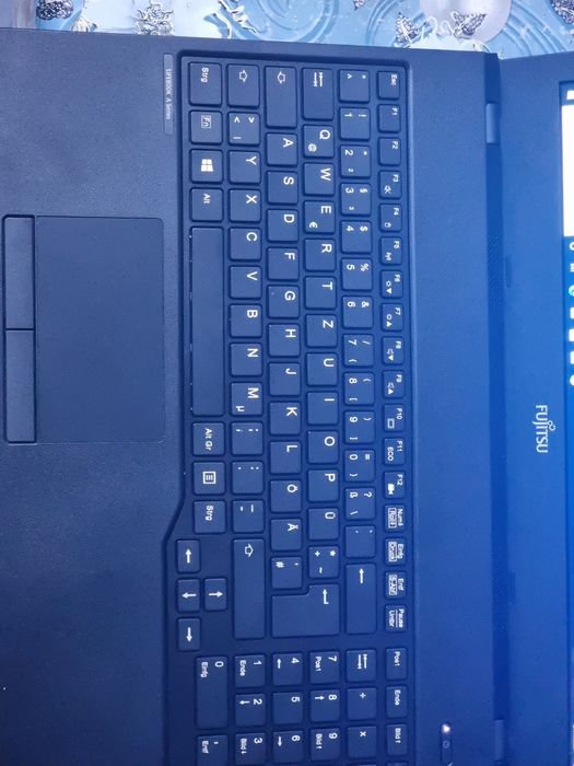 Laptop FujitsuSiemens i3 gen8