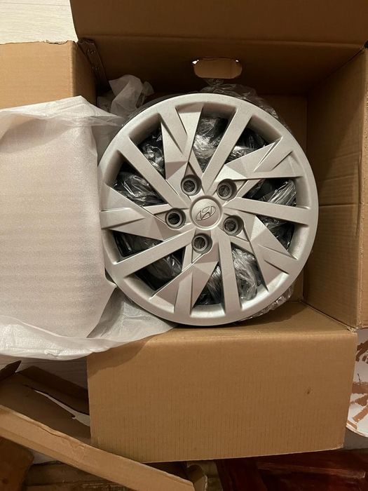 Продам новые оригинальные диски с колпаками Нундай Елантра 2022 год.
