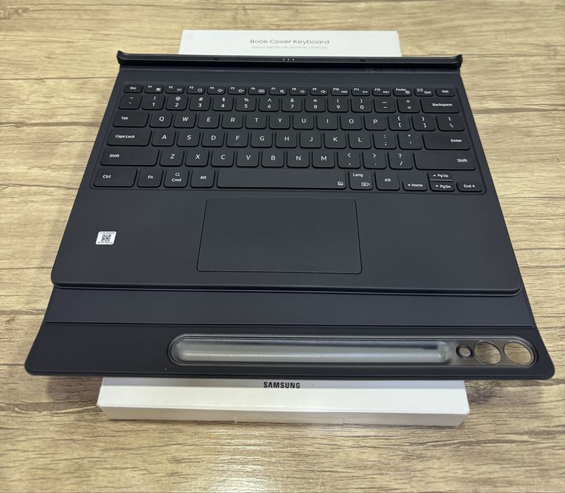 Prodam samsung MagicKeyboard  tab s9 FE plus