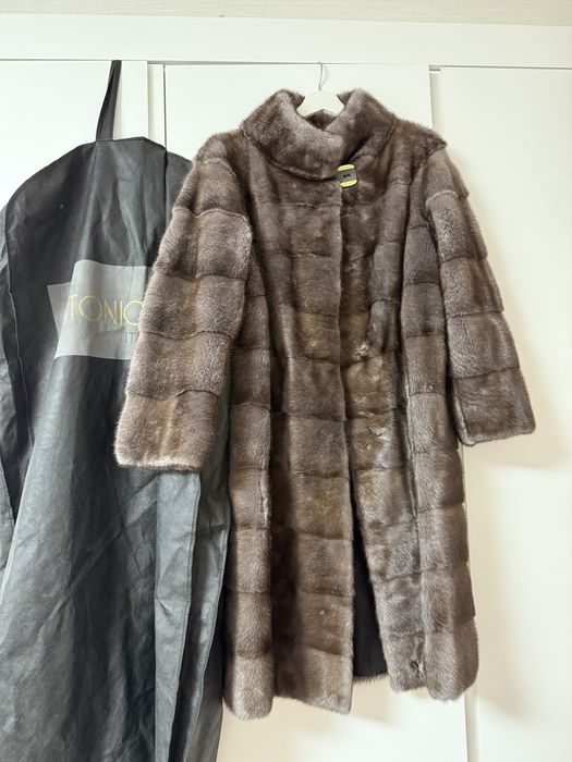 Продается шуба в идельном состоянии итальянская Antonio Didone