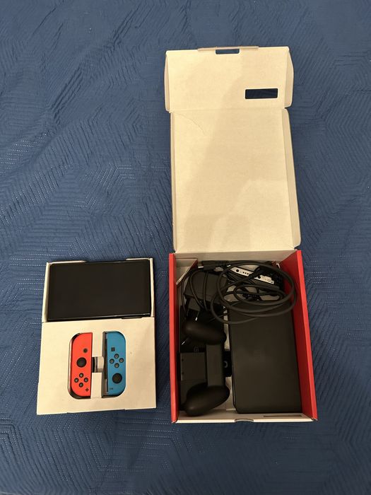 Consola Nintendo Switch OLED (Blue/ Red Joy - Con) + joystick