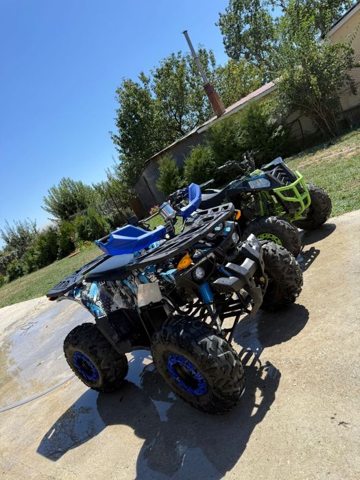 ATV verde sau albastru