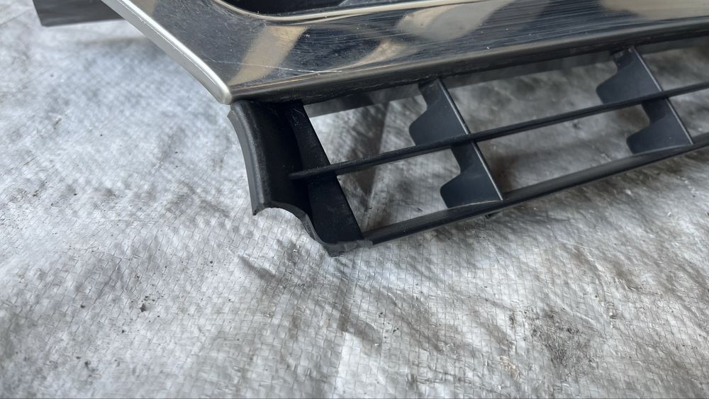 2 броя Предна решетка Dacia Duster 2012-