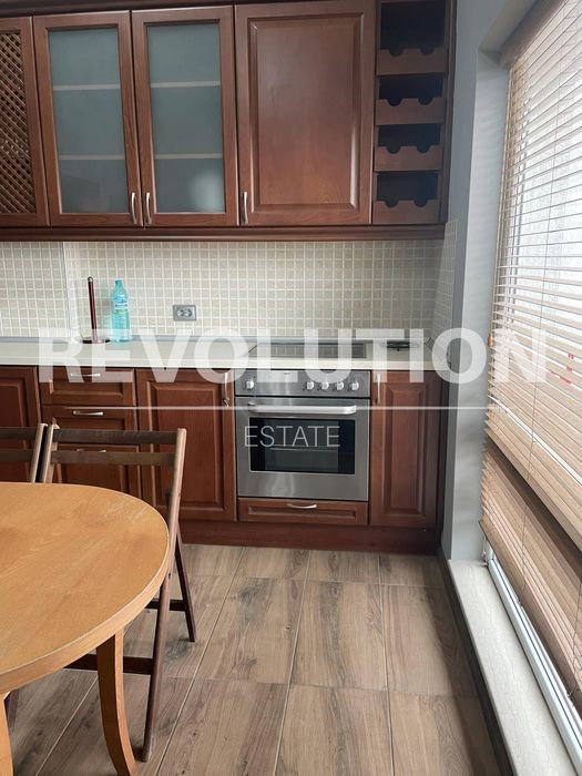 Дава се под наем Двустаен апартамент в Варна, Колхозен пазар - 68 кв.м за 425 € - Снимка #1