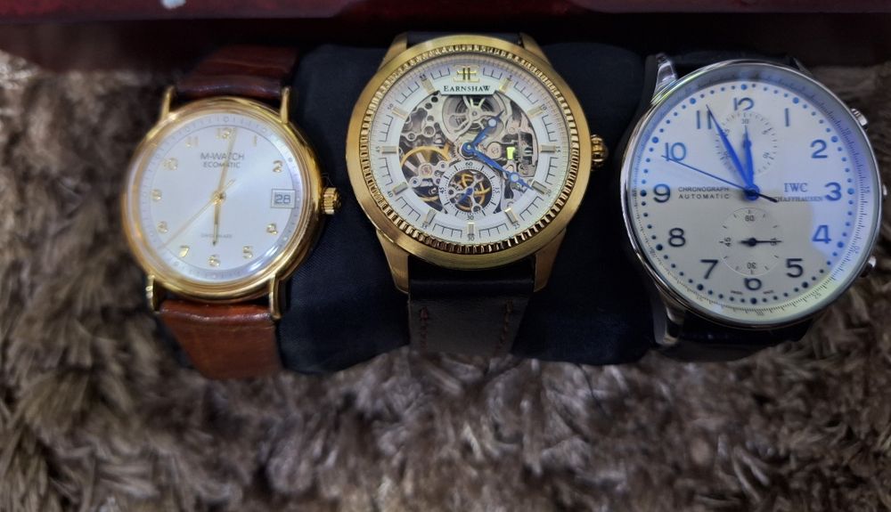 Vand sau schimb lot de ceasuri