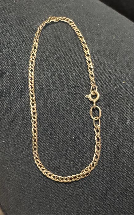 Золотой браслет из цепочки